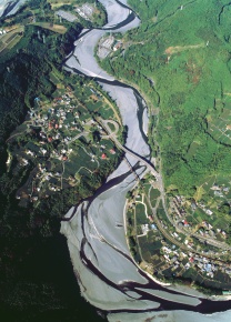 群馬県神流川上流部自然の石18センチ1406g卓上観賞用