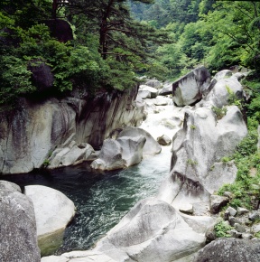 山河流水 Amazon.co.jp: 川瀬巴水 版画 岡山後楽園 九年 29x28cm 原寸