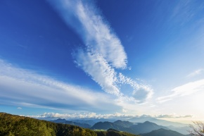 飛行機雲 maxresdefault.jpg